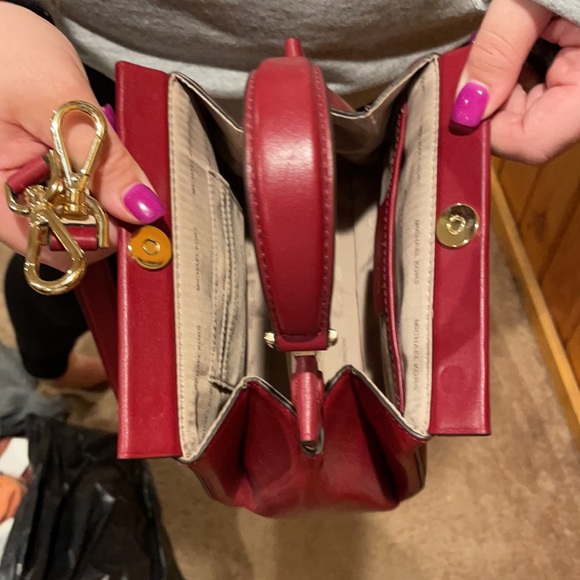 michael kors purse - Picture 3 of 4